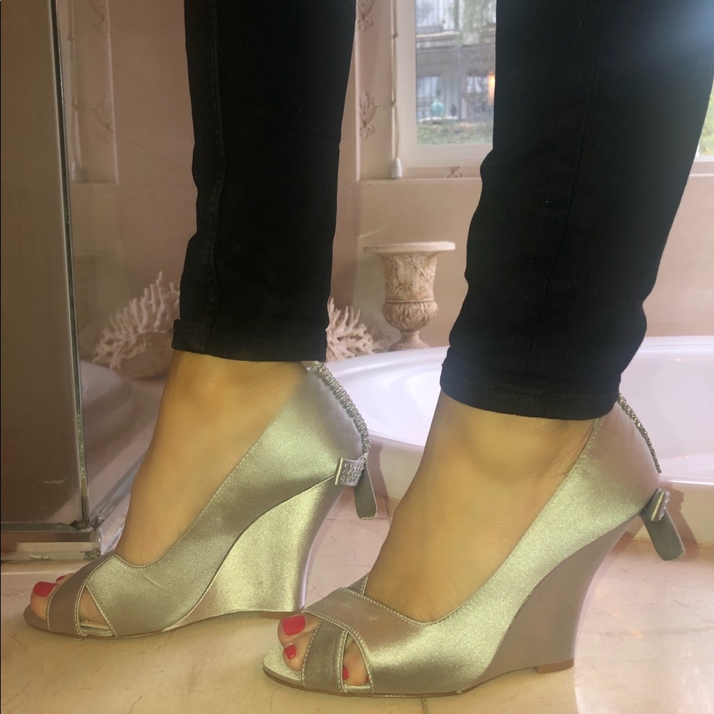 Pour la Victorie silver satin bow wedge 8